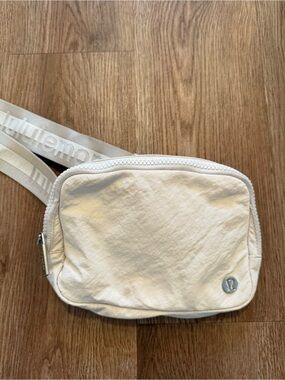 lululemon athletica Cream Belt Bag with Logo Strap